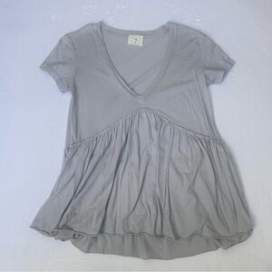 Anthropologie T.La Light Gray V-Neck  Holden Casual Peplum Short Sleeve Top